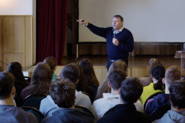 A tudományos megismerés folyamata – Videón Simon Ferenc fizikus Középiskolai MTA Alumni Programban tartott előadása