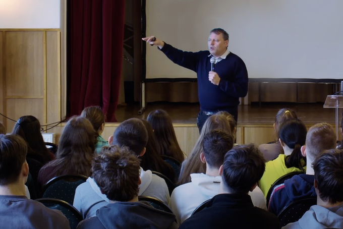 A tudományos megismerés folyamata – Videón Simon Ferenc fizikus Középiskolai MTA Alumni Programban tartott előadása
