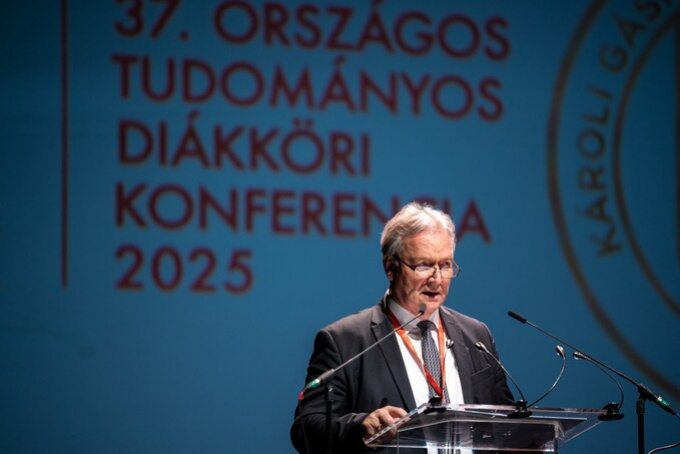 „A’ kisded Makkbul (…) idővel termő Tölgyfa lesz…” – Freund Tamás köszöntője az Országos Tudományos Diákköri Konferencia nyitóünnepségén