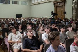 Móricz Zsigmond hideg töltött káposztájától Taylor Swift forró popzenéjéig – Videókon a Középiskolai MTA Alumni program keretében tartott tudományos előadások